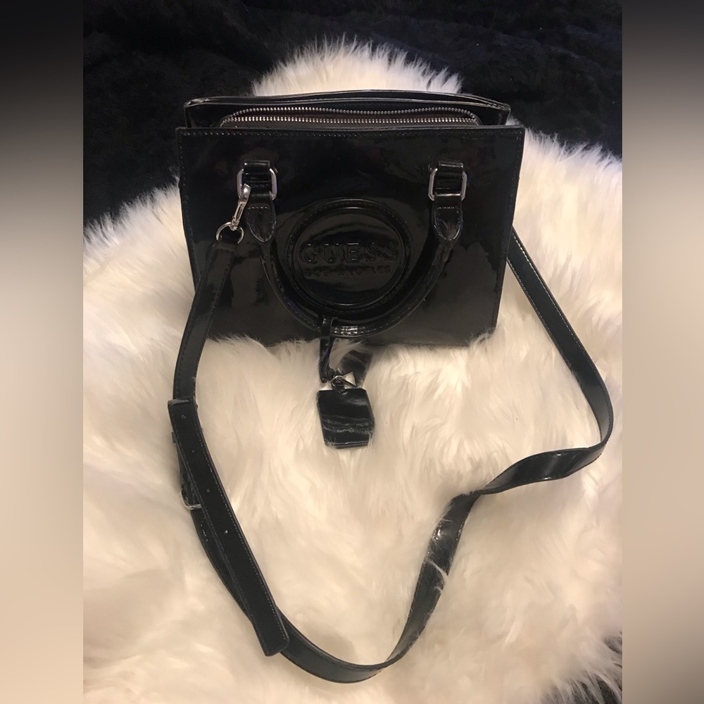GUESS LOS ANGELES patten leather black purse